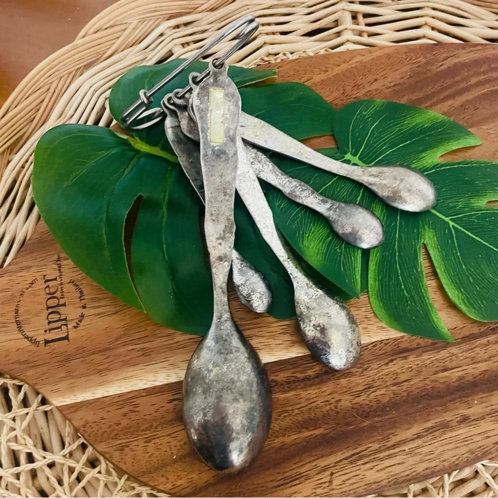 Anthropologie antique retro vintage style measuring spoon set of 5 safety pin